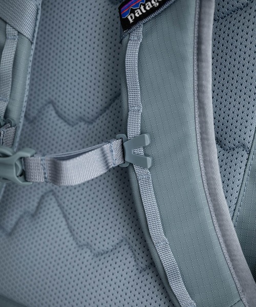 patagonia(パタゴニア)の「Patagonia パタゴニア REFUGIO DAY PACK 26L A4収納可能大容量リュック/バックパック(バックパック/リュック・メンズ・チャコール/ブラック/ブルー・FREE)」の20枚目の写真