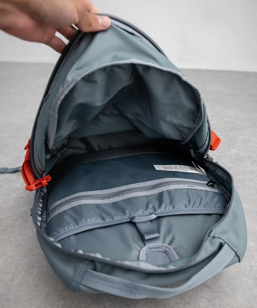 patagonia(パタゴニア)の「Patagonia パタゴニア REFUGIO DAY PACK 26L A4収納可能大容量リュック/バックパック(バックパック/リュック・メンズ・チャコール/ブラック/ブルー・FREE)」の14枚目の写真