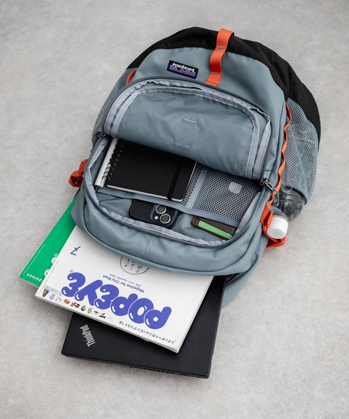 patagonia(パタゴニア)の「Patagonia パタゴニア REFUGIO DAY PACK 26L A4収納可能大容量リュック/バックパック(バックパック/リュック・メンズ・チャコール/ブラック/ブルー・FREE)」の6枚目の写真