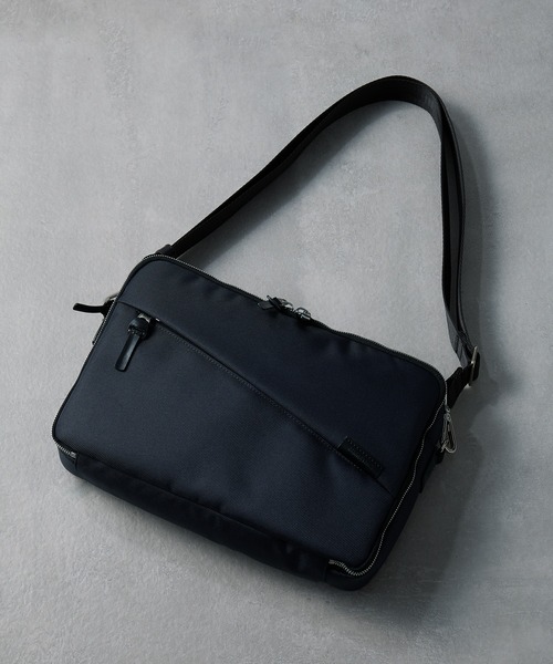 COMME CA MEN(コムサメン)の「【COMME CA MEN】オブリック ボディクロスバッグ 7136(ボディバッグ/ウエストポーチ・メンズ・ブラック/ネイビー・FREE)」の1枚目の写真