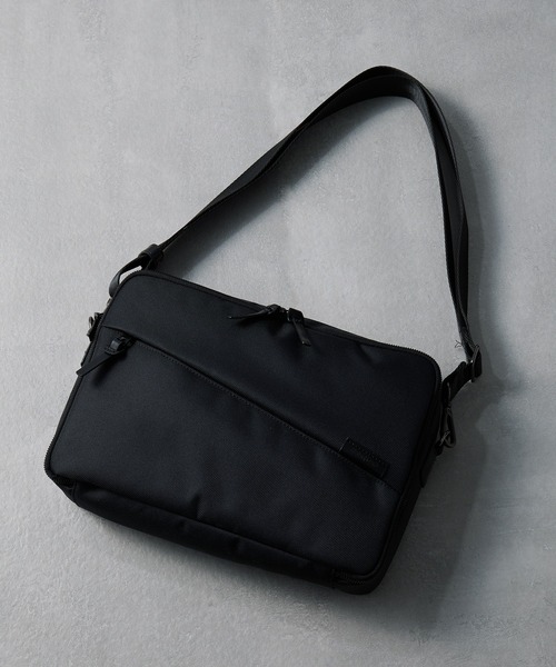 COMME CA MEN(コムサメン)の「【COMME CA MEN】オブリック ボディクロスバッグ 7136(ボディバッグ/ウエストポーチ・メンズ・ブラック/ネイビー・FREE)」の2枚目の写真