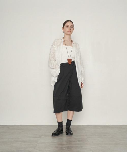 uchi.（ウチ）の「フラワーモチーフ刺繍シアーシャツ（シャツ/ブラウス・レディース・ホワイト/アイボリー・FREE）」の6枚目の写真