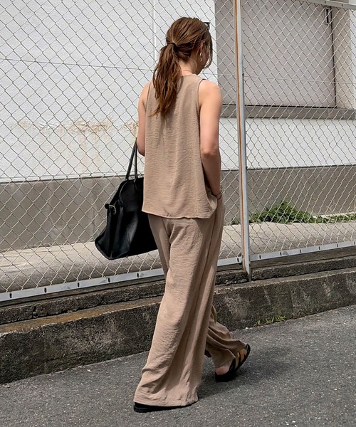 ISOOK(アイスー)の「ノースリーブリラックスセットアップ(chiica select) / 2点セット セットアイテム 夏 ブラウス イージーパンツ ウエストゴム ワッシャー しわ加工(セットアップ・レディース・ブラック/アイボリー/ベージュ・FREE)」の3枚目の写真