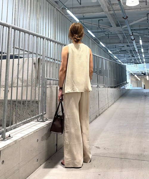 ISOOK(アイスー)の「ノースリーブリラックスセットアップ(chiica select) / 2点セット セットアイテム 夏 ブラウス イージーパンツ ウエストゴム ワッシャー しわ加工(セットアップ・レディース・ブラック/アイボリー/ベージュ・FREE)」の13枚目の写真