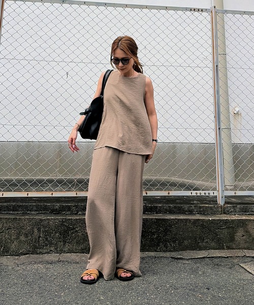 ISOOK(アイスー)の「ノースリーブリラックスセットアップ(chiica select) / 2点セット セットアイテム 夏 ブラウス イージーパンツ ウエストゴム ワッシャー しわ加工(セットアップ・レディース・ブラック/アイボリー/ベージュ・FREE)」の9枚目の写真