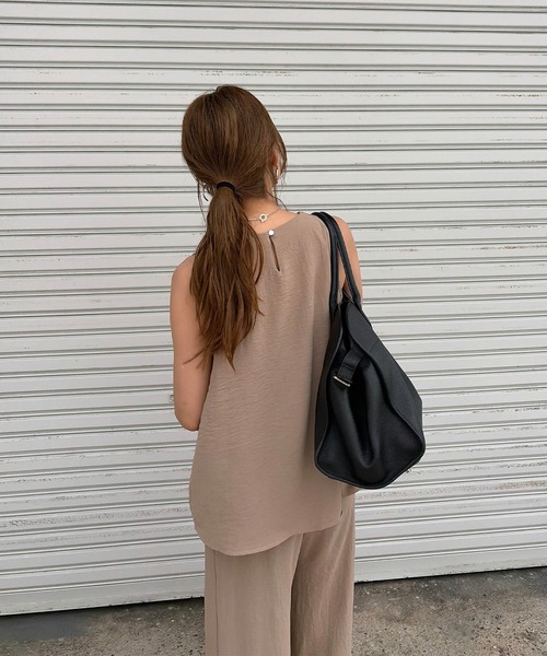 ISOOK(アイスー)の「ノースリーブリラックスセットアップ(chiica select) / 2点セット セットアイテム 夏 ブラウス イージーパンツ ウエストゴム ワッシャー しわ加工(セットアップ・レディース・ブラック/アイボリー/ベージュ・FREE)」の10枚目の写真