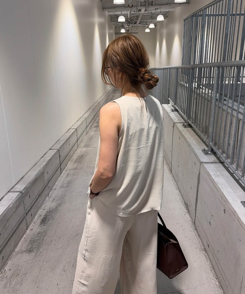 ISOOK(アイスー)の「ノースリーブリラックスセットアップ(chiica select) / 2点セット セットアイテム 夏 ブラウス イージーパンツ ウエストゴム ワッシャー しわ加工(セットアップ・レディース・ブラック/アイボリー/ベージュ・FREE)」の15枚目の写真