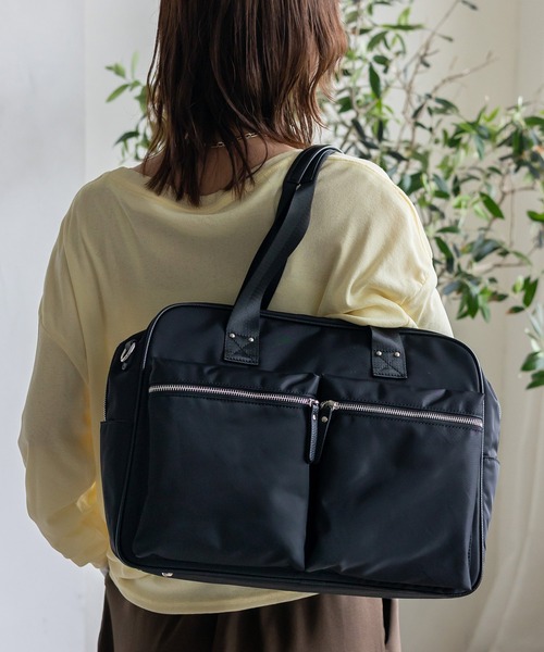 VitaFelice（ヴィータフェリーチェ）の「2WAY撥水ナイロンボストンバッグ キャリーバー通し付き（ボストンバッグ・レディース・ブラック/チャコールグレー・FREE）」の15枚目の写真