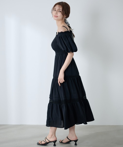 AND COUTURE(アンドクチュール)の「ピンタックティアードワンピース(ワンピース・レディース・ブラック/イエロー/オフホワイト・FREE)」の2枚目の写真