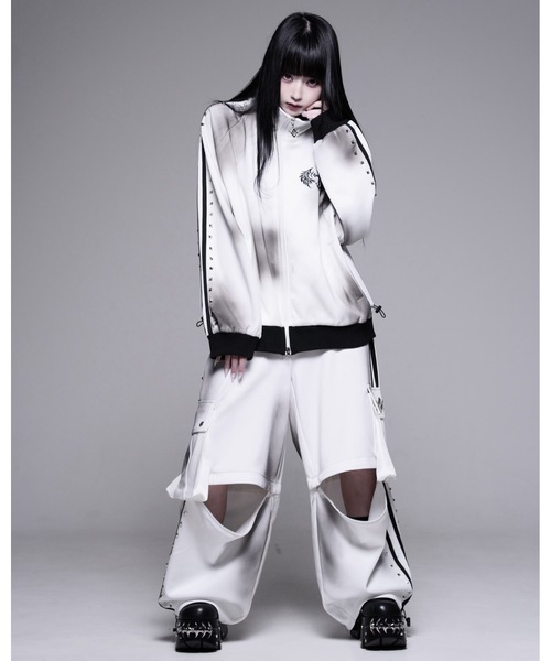 REFLEM(レフレム)の「『REFLEM/レフレム』スプレー加工スタッズラインジャージパンツ(その他パンツ・レディース・ホワイト/グレー/ブラック・FREE)」の15枚目の写真