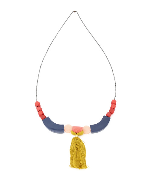 Ray BEAMS（レイビームス）の「BLUMA PROJECT / Maizy ネックレス（ネックレス・レディース・オレンジ/ネイビー・ONE SIZE）」の2枚目の写真
