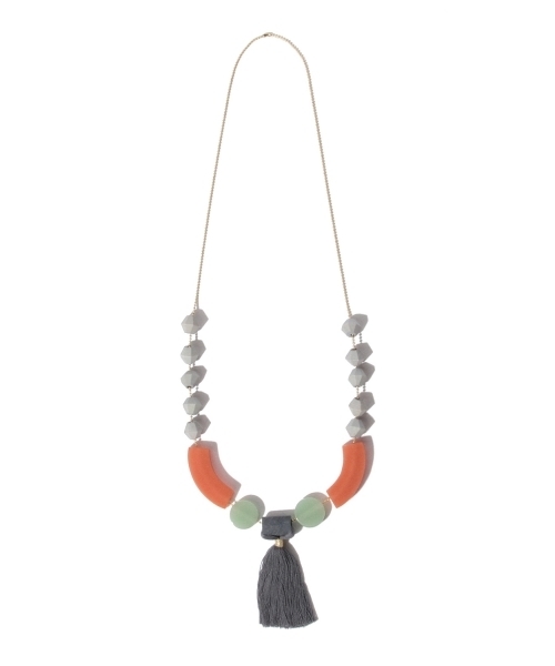 Ray BEAMS（レイビームス）の「BLUMA PROJECT / Maizy ネックレス（ネックレス・レディース・オレンジ/ネイビー・ONE SIZE）」の4枚目の写真