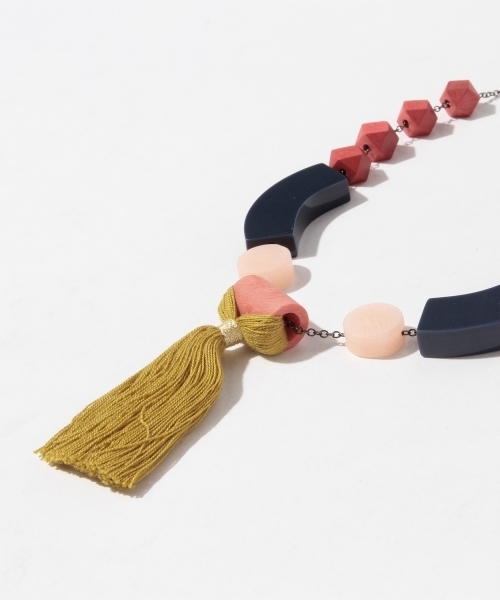 Ray BEAMS（レイビームス）の「BLUMA PROJECT / Maizy ネックレス（ネックレス・レディース・オレンジ/ネイビー・ONE SIZE）」の10枚目の写真