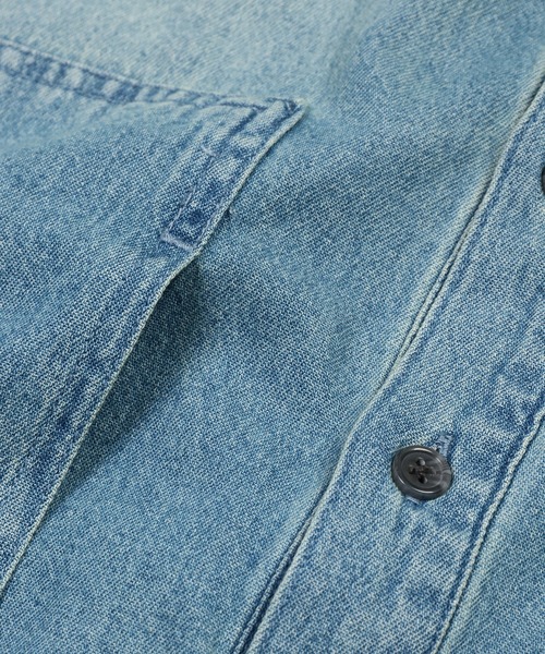The DUFFER of ST.GEORGE(ザダファーオブセントジョージ)の「【WEB限定アイテム】8oz DENIM PULLOVER SHIRT:デニムプルオーバーシャツ / シャツブルゾン / ライトアウター(シャツ/ブラウス・メンズ・ライトインディゴブルー/インディゴブルー・X-LARGE/LARGE/MEDIUM)」の5枚目の写真