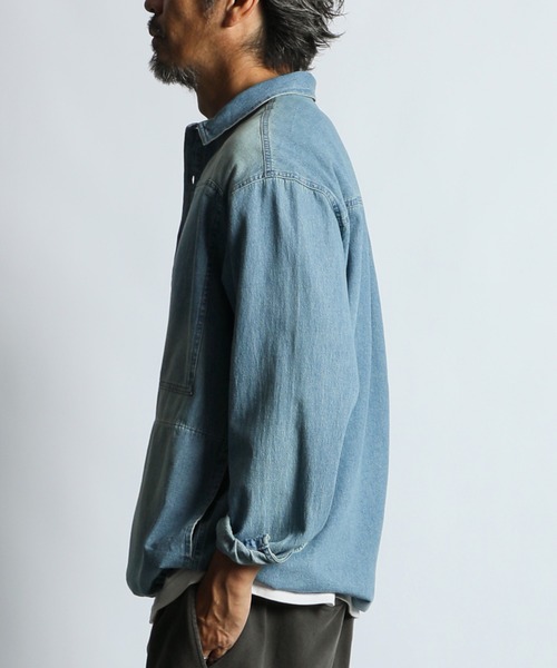 The DUFFER of ST.GEORGE(ザダファーオブセントジョージ)の「【WEB限定アイテム】8oz DENIM PULLOVER SHIRT:デニムプルオーバーシャツ / シャツブルゾン / ライトアウター(シャツ/ブラウス・メンズ・ライトインディゴブルー/インディゴブルー・X-LARGE/LARGE/MEDIUM)」の7枚目の写真