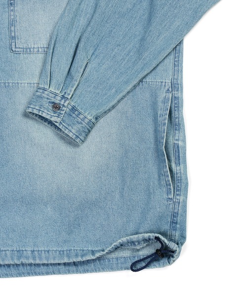 The DUFFER of ST.GEORGE(ザダファーオブセントジョージ)の「【WEB限定アイテム】8oz DENIM PULLOVER SHIRT:デニムプルオーバーシャツ / シャツブルゾン / ライトアウター(シャツ/ブラウス・メンズ・ライトインディゴブルー/インディゴブルー・X-LARGE/LARGE/MEDIUM)」の4枚目の写真