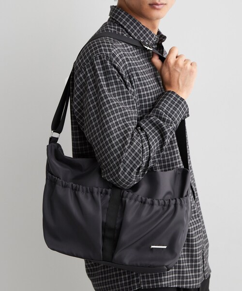 THE SHOP TK (ザ ショップ ティーケー )の「ダブルポケット ナイロンショルダーバッグ(ショルダーバッグ・メンズ・ダークグレー/ブラック・00)」の1枚目の写真