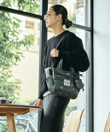 KiU（キウ）の「KiU×FREAK'S STORE キウ×フリークスストア 別注SQUARE PADDED TOTE BAG MINI（ショルダーバッグ）」