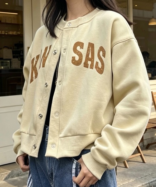 SHOUYO(ショウヨウ)の「英字プリントスウェットカーディガン(カーディガン/ボレロ・レディース・ベージュ・M)」の1枚目の写真