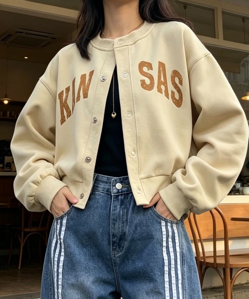 SHOUYO(ショウヨウ)の「英字プリントスウェットカーディガン(カーディガン/ボレロ・レディース・ベージュ・M)」の3枚目の写真