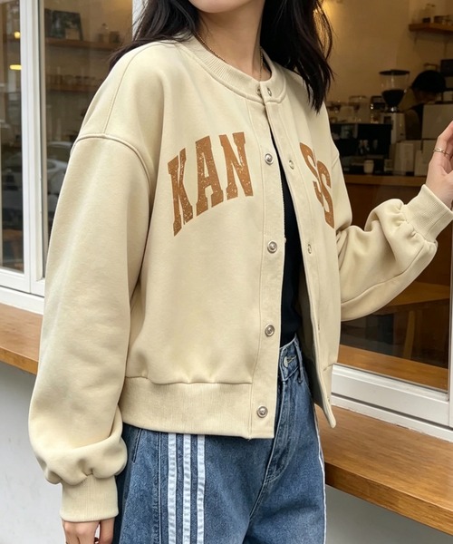 SHOUYO(ショウヨウ)の「英字プリントスウェットカーディガン(カーディガン/ボレロ・レディース・ベージュ・M)」の4枚目の写真