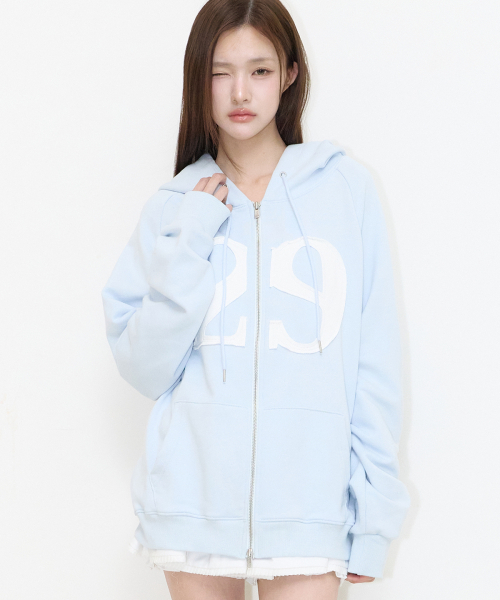 ILLIGO(イリゴ)の「129 ロゴパッチフードジップアップスカイ(パーカー・レディース・その他・X-SMALL/SMALL/MEDIUM/LARGE)」の3枚目の写真