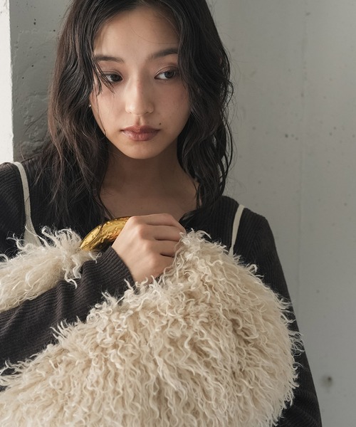 mili an deni(ミリアンデニ)の「シープファーハーフムーンショルダーバッグ(ショルダーバッグ・レディース・アイボリー/モカ/ブラック・F)」の5枚目の写真