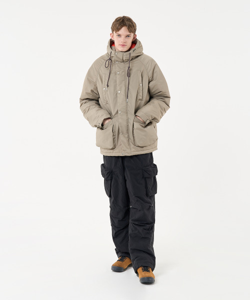 AECA(エイカ)の「N3B HOODED MILITARY PARKA-LIGHT GREY(ナイロンジャケット・メンズ・その他・M)」の6枚目の写真