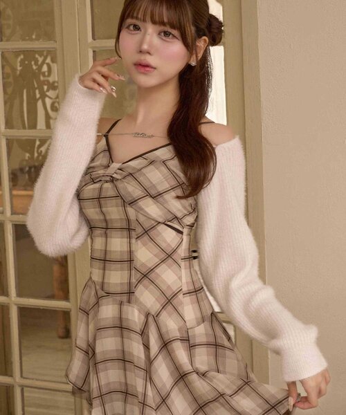Belle Charme(ベルシャルム)の「【Belle Charme】Belle Charme Chain Shaggy Bolero(カーディガン/ボレロ・レディース・オフホワイト/ブラック・FREE)」の1枚目の写真
