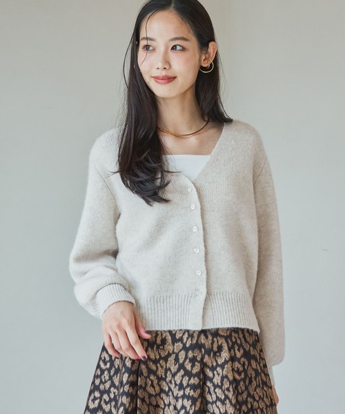 Andemiu(アンデミュウ)の「アルパカ混Vネックカーディガン/670478(ニット/セーター・レディース・オフホワイト/ブラウン/ブラック・FREE)」の1枚目の写真