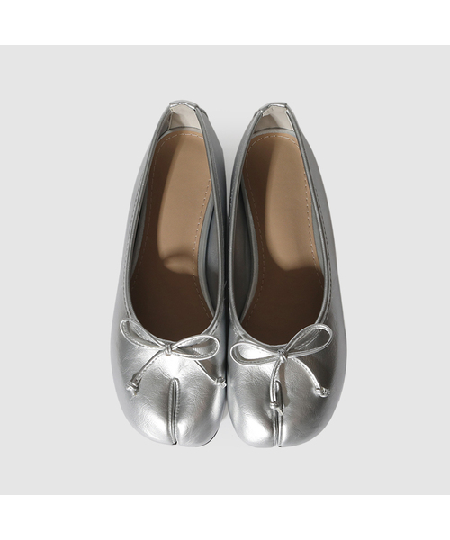 APTO(アプト)の「TABI Ribbon Flat TABI リボンフラット AINF004(バレエシューズ・レディース・ベージュ/シルバー/バーガンディー/ブラック/アイボリー・23cm/23.5cm/24cm/24.5cm/25cm)」の5枚目の写真