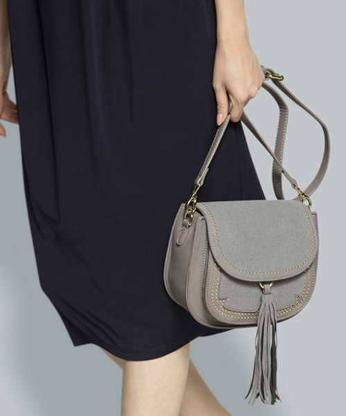 PLAIN CLOTHING（プレーンクロージング）の「タッセル付きラウンドショルダーバッグ【PLAIN CLOTHING】（ショルダーバッグ・レディース・ボルドー/キャメル/グレー/ブラック・FREE）」の21枚目の写真