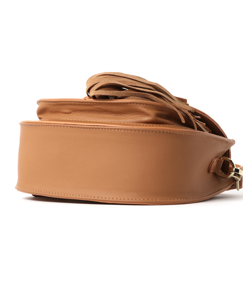 PLAIN CLOTHING（プレーンクロージング）の「タッセル付きラウンドショルダーバッグ【PLAIN CLOTHING】（ショルダーバッグ・レディース・ボルドー/キャメル/グレー/ブラック・FREE）」の8枚目の写真