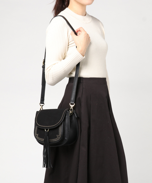 PLAIN CLOTHING（プレーンクロージング）の「タッセル付きラウンドショルダーバッグ【PLAIN CLOTHING】（ショルダーバッグ・レディース・ボルドー/キャメル/グレー/ブラック・FREE）」の10枚目の写真