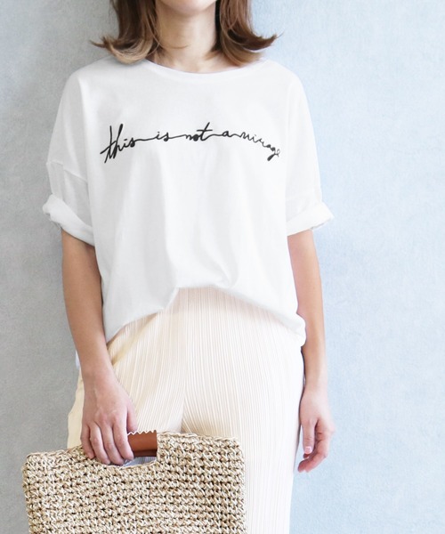 reca(レカ)の「ゆったりシルエット 筆記体 刺繍ロゴTシャツ(Tシャツ/カットソー)」|ホワイト