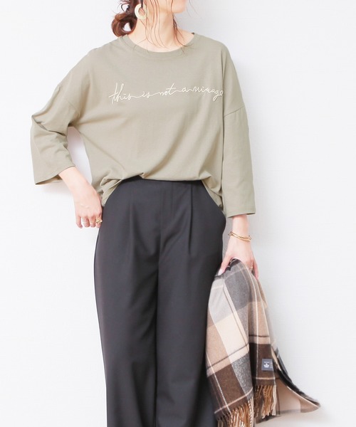 reca(レカ)の「ゆったりシルエット 筆記体 刺繍ロゴTシャツ(Tシャツ/カットソー・レディース・ホワイト/ブルー系その他/スモークピンク/グレー/ホワイト系その他/ブラック/モカ/ホワイト系その他2/アイボリー/グリーン系その他・FREE)」の8枚目の写真