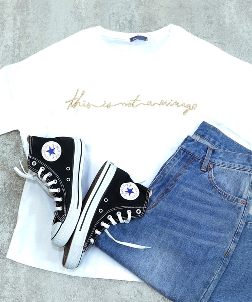 reca(レカ)の「ゆったりシルエット 筆記体 刺繍ロゴTシャツ(Tシャツ/カットソー・レディース・ホワイト/ブルー系その他/スモークピンク/グレー/ホワイト系その他/ブラック/モカ/ホワイト系その他2/アイボリー/グリーン系その他・FREE)」の2枚目の写真