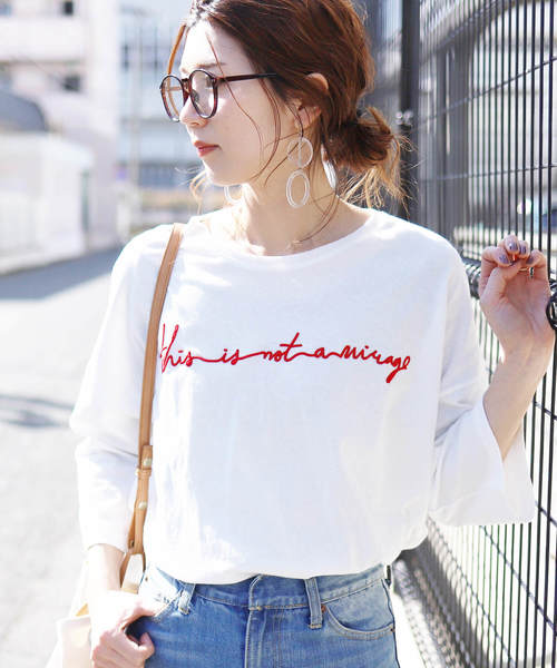 reca(レカ)の「ゆったりシルエット 筆記体 刺繍ロゴTシャツ(Tシャツ/カットソー・レディース・ホワイト/ブルー系その他/スモークピンク/グレー/ホワイト系その他/ブラック/モカ/ホワイト系その他2/アイボリー/グリーン系その他・FREE)」の12枚目の写真
