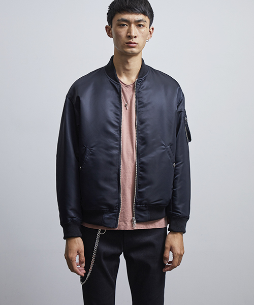 VANQUISH(ヴァンキッシュ)の「【VANQUISH】≪STUDIOUS限定≫ビッグシルエットオーバーMA-1(MA-1・メンズ・ブラック/グレー/オリーブ・1/2/3)」の5枚目の写真