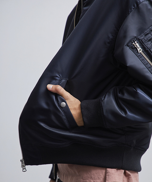 VANQUISH(ヴァンキッシュ)の「【VANQUISH】≪STUDIOUS限定≫ビッグシルエットオーバーMA-1(MA-1・メンズ・ブラック/グレー/オリーブ・1/2/3)」の8枚目の写真