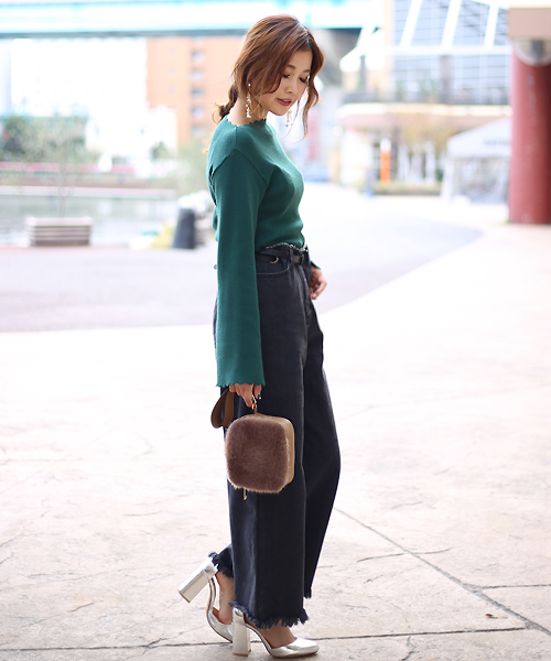 Bab Bou Jeloud(バブブージュルード)の「 【もちもち素材】フレアスリーブ ボートネック スカラップニットプルオーバー(ニット/セーター・レディース・チャコールグレー/ブラック/ダークグリーン/キャメル・FREE)」の7枚目の写真