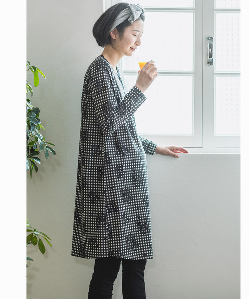 フェリシモMama(フェリシモママ)の「リブ イン コンフォート しめつけないのが心地いい!産前産後に使えるマタニティパジャマ〈ギンガム〉(マタニティウェア/グッズ・レディース・ブラック×ホワイト・LARGE/MEDIUM)」の5枚目の写真