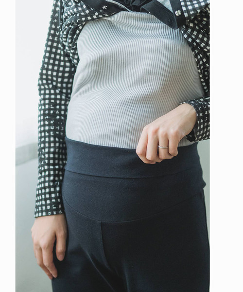 フェリシモMama(フェリシモママ)の「リブ イン コンフォート しめつけないのが心地いい!産前産後に使えるマタニティパジャマ〈ギンガム〉(マタニティウェア/グッズ・レディース・ブラック×ホワイト・LARGE/MEDIUM)」の11枚目の写真