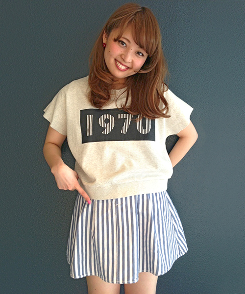 Chico(チコ)の「BIG数字プリントT(Tシャツ/カットソー・レディース・アイボリー/ピンクベージュ/グレー/ブラック・FREE)」の2枚目の写真