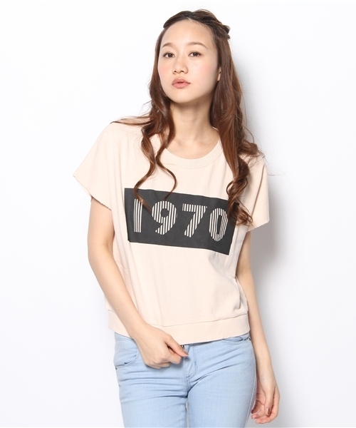 Chico(チコ)の「BIG数字プリントT(Tシャツ/カットソー・レディース・アイボリー/ピンクベージュ/グレー/ブラック・FREE)」の1枚目の写真