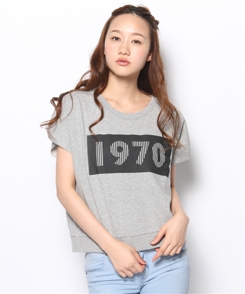 Chico(チコ)の「BIG数字プリントT(Tシャツ/カットソー・レディース・アイボリー/ピンクベージュ/グレー/ブラック・FREE)」の4枚目の写真