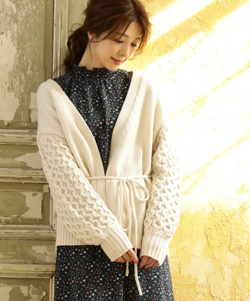 VIS（ビス）の「【WEB限定】ハニカム編スリーブカーディガン（カーディガン/ボレロ・レディース・ベージュ/ネイビー/キナリ/ブルー系その他4・FREE）」の2枚目の写真