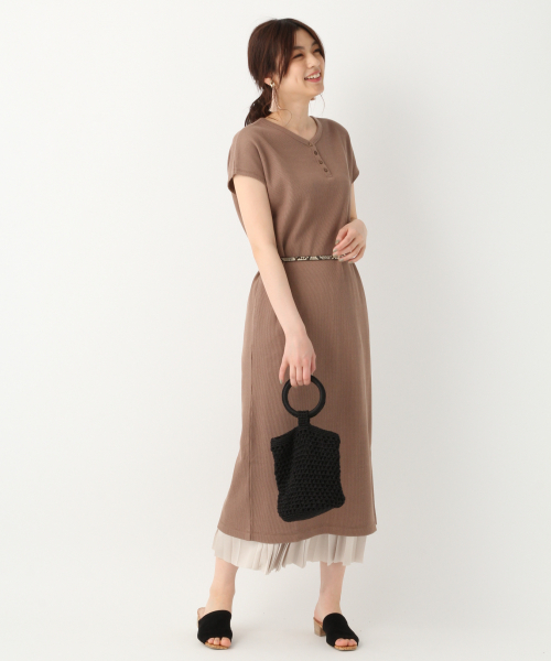 GLOBAL WORK（グローバルワーク）の「ハリヌキリブヘンリーワンピ半袖/836607（ワンピース・レディース・ブラック/ブラウン/オフホワイト・MEDIUM/LARGE）」の6枚目の写真