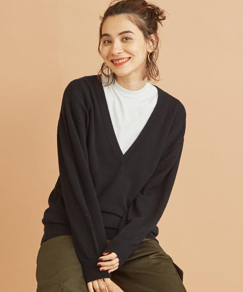 BEAUTY&YOUTH UNITED ARROWS（ビューティーアンドユースユナイテッドアローズ）の「BY∴ ウールカシミヤ天竺ディープVネックニット -ウォッシャブル-◆（ニット/セーター・レディース・ブラック/オリーブ/ベージュ/ケリー・FREE）」の6枚目の写真
