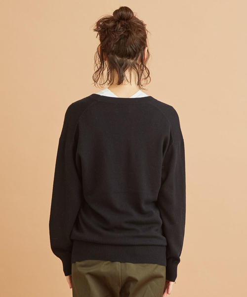 BEAUTY&YOUTH UNITED ARROWS（ビューティーアンドユースユナイテッドアローズ）の「BY∴ ウールカシミヤ天竺ディープVネックニット -ウォッシャブル-◆（ニット/セーター・レディース・ブラック/オリーブ/ベージュ/ケリー・FREE）」の15枚目の写真